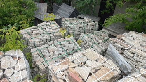 Гранитный плитняк галтованный для мощения купить в Челябинской области