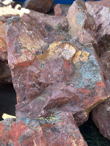 Камни для ландшафтного дизайна красно-фиолетовые 10-60 килограмм купить в Челябинской области