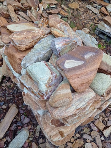 Златолит жёлтый, жёлто-зелёный глыбки и валуны для ланшафтного дизайна купить в Челябинской области