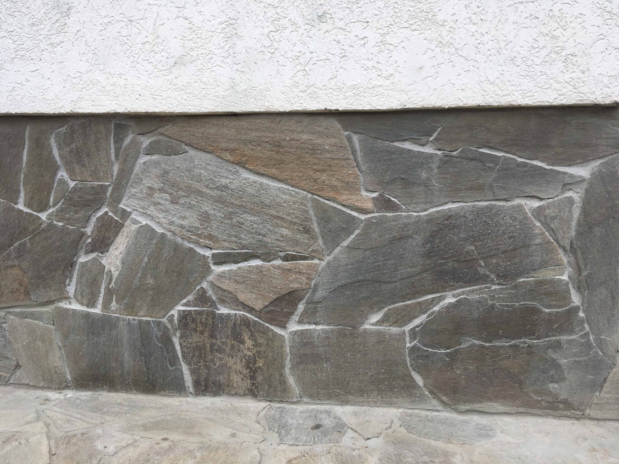 Плитняк златолит Уральский для цоколя, отмостки купить в Челябинской области