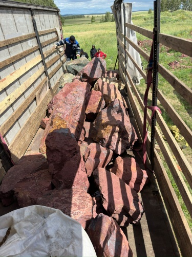 Ландшафтные глыбы красно-фиолетовые 200-1000 килограмм купить в Челябинской области