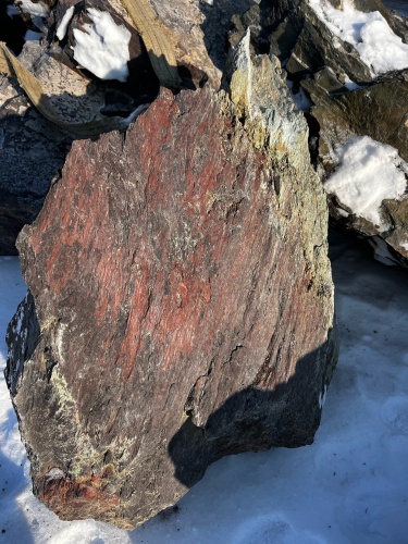 Ландшафтные глыбы красно-фиолетовые 200-1000 килограмм купить в Челябинской области