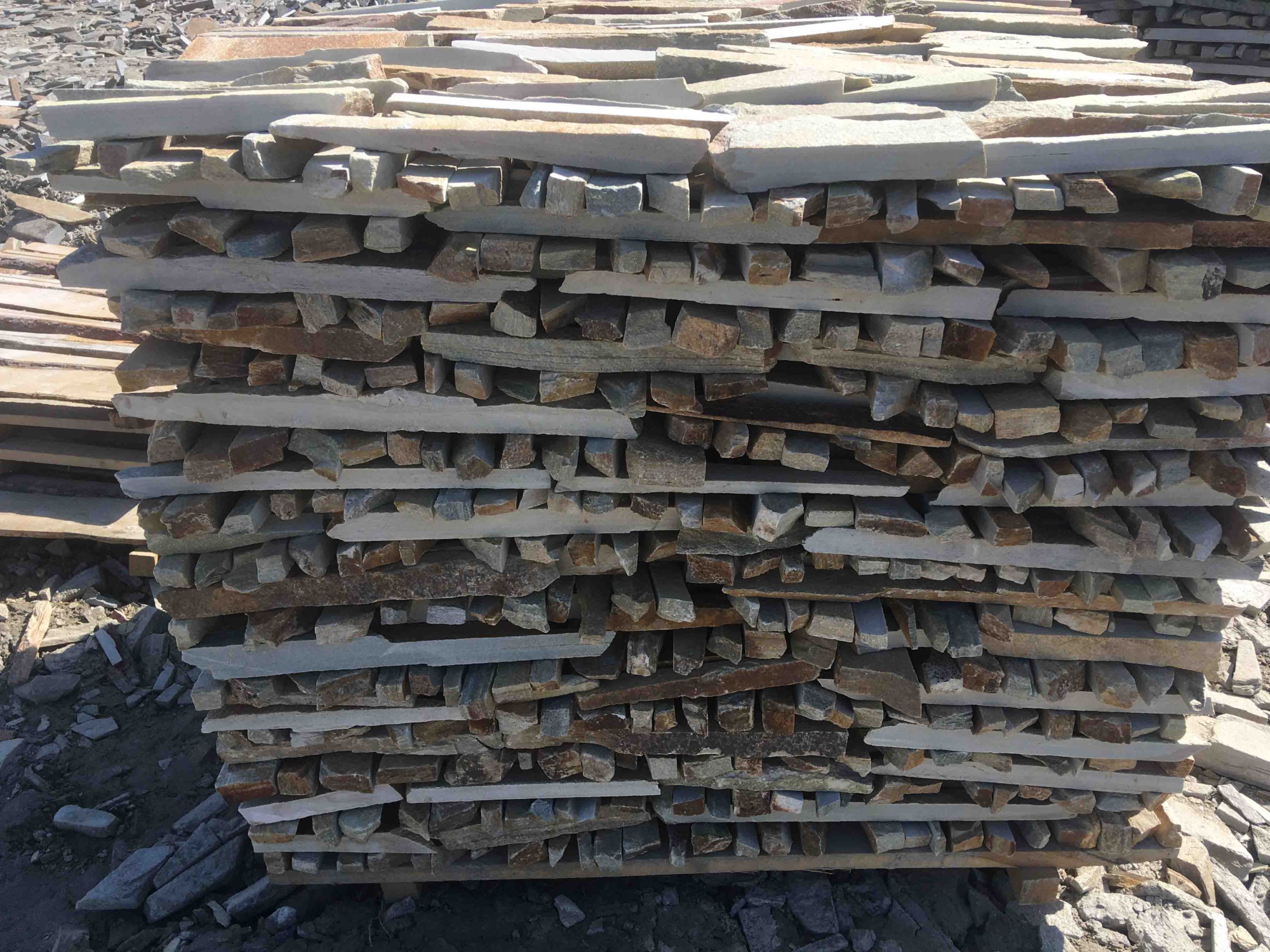 Горбушка златолит золотистый для облицовки купить в Челябинской области