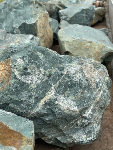 Камни для ландшафтного дизайна зелёные 10-60 килограмм купить в Челябинской области