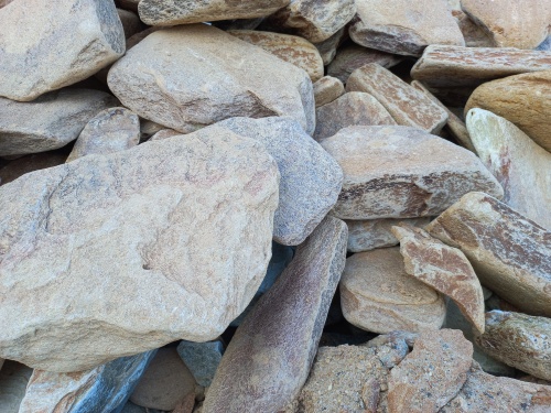 Златолит жёлтый, жёлто-зелёный глыбки и валуны для ланшафтного дизайна купить в Челябинской области