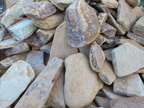 Златолит жёлтый, жёлто-зелёный глыбки и валуны для ланшафтного дизайна купить в Челябинской области