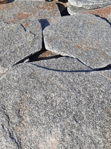 Златолит серебристый галтованный для лестниц купить в Челябинской области