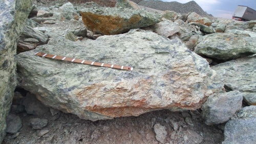 Купить змеевик ландшафтные валуны