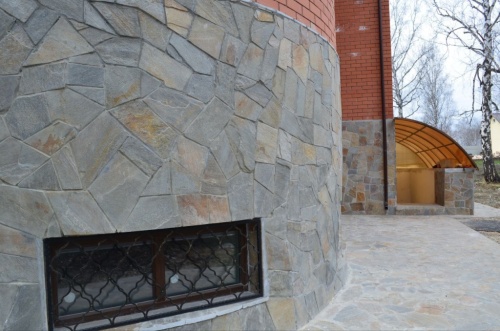 Плитняк златолит Уральский для цоколя, отмостки купить в Челябинской области